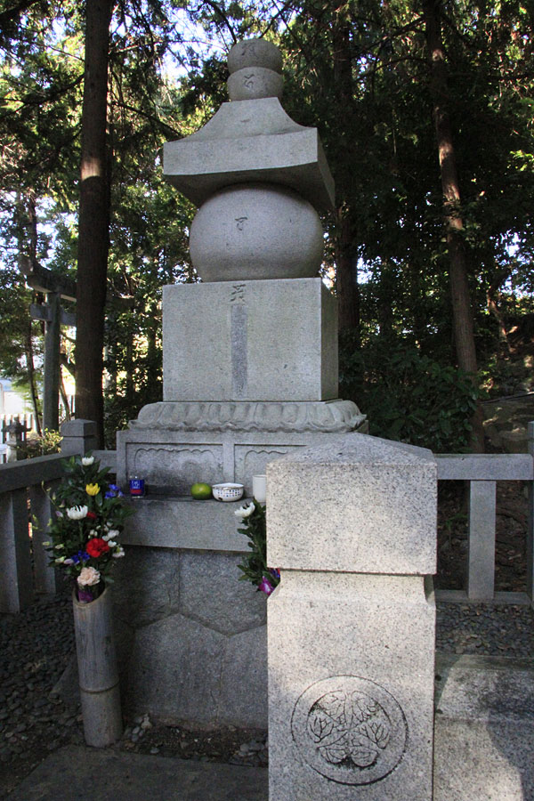 八柱神社の首塚